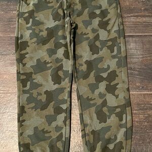 Kids Camouflage Sweatpants (Dip) medium 8-9